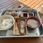 Uotarou Hama Yaki Babekyu - 焼き魚と刺身定食