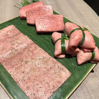 うし松 - 特選黒毛和牛タン元、熟成タン、縛りタン