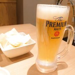 Yakiniku Horumon Aru - 生ビール&お通しの生キャベツ(おかわり自由)
