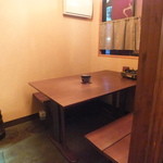 Motsunabe Dokoro Ryoukan - カップルやプチ女子会に最適。半個室のテーブル席もあります