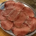 Taishuuhorumon yakiniku kemuriki - とろタン