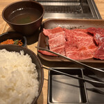 Yakitei Motobi - 和牛カルビ、ハラミ、ロース定食