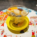 仁修樓 - ◆衣笠茸と烏骨鶏の蒸しスープ