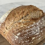 ラコルタ カフェ ベーカリー - プルーン酵母のカンパーニュ 496円