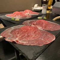 老舗精肉店直送 千種焼肉 飛騨牛の奴隷 千種店 - 炙りロース(肉寿司)