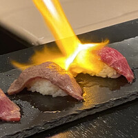 老舗精肉店直送 千種焼肉 飛騨牛の奴隷 千種店 - 炙り赤身(肉寿司)