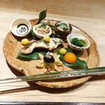 御料理 ふじ田 - 八寸
      （助子、百合根＆せり、赤茄子＆菜の花、サワラの木の芽焼き、ふきのとう、煎り銀杏、金柑）