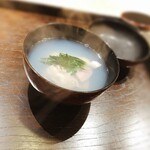 御料理 ふじ田 - お椀（胡麻豆腐、蛤、おかひじき、木の芽）