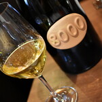 ワインバー バッカス - "8000" ビアンコ デル シッラーロ（２，０００円）２０２３年４月
