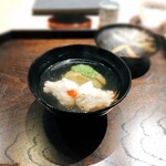 御料理 ふじ田 - お椀：鱧、赤茄子、たたきおくら