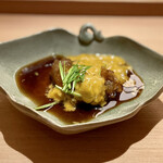 銀座 鼓門 - 伊勢海老のマッカラン18年漬け 雲丹ソース
      ぷりっぷりで大ぶりの伊勢海老をマッカラン18年で漬ける！ウイスキーの香りやアルコール感を飛ばすことなく、どちらの味も楽しめます。雲丹ソースがまた美味！