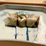 銀座 鼓門 - 鰻の北京ダック風
      鰻そのものも美味しいし、この北京ダック風の食べ方は初めてでしたがちょっと斬新で美味しいですね！