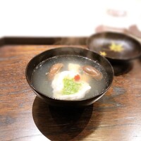 御料理 ふじ田 - お椀：あぶらめ葛打ち、大黒しめじ、叩きオクラ