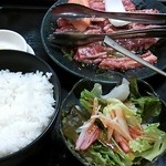 安楽亭 - 焼肉ランチ！お肉の量が150gで724円　中落ちカルビ！