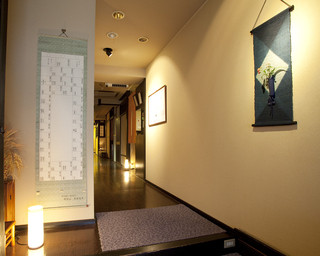 Mumon - 京町家をイメージさせる店内はほっこりと落ち着いた空間を提供いたします。