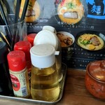 極み豚骨 青達真 - 卓上(壺は高菜)