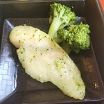 レストランこむず - 魚のポワレ バジルレモンソース