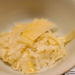道人 - ⑮白子筍ご飯
      お椀に炭火焼きに炊き込みご飯！
      し、幸せ過ぎる！
      白子筍の甘みに寄添うお揚げ、抜群の調和です
      本当は山盛り食べたい！