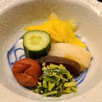 道人 - ⑭お漬け物(春キャベツの浅漬け、胡瓜浅漬け、大根、水菜？の胡麻和え、奈良漬け、梅干)
      白いご飯とお漬け物だけで食べ尽くしてしまいそうになるのでいつも自重しつつ頂いています