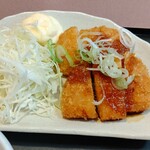 若鯱家 - 一口サイズにカットされたロースカツ！キャベツ！嬉しヾ(*´∇`)ﾉ