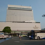 Nihon Ryouri Setouchi - 空港バス乗り場から見た全景