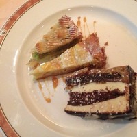 エリオ・ロカンダ・イタリアーナ - コースのデザート(チョコレートケーキ&ピスタチオタルト&アーモンドタルト)