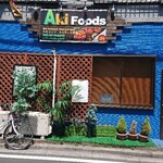 Aki Foods - 鮮やかなブルーにイメチェンした外観