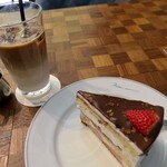 ペーパー ムーン - （2023/4月）ストロベリーショートケーキチョコレート掛けとカフェオレ