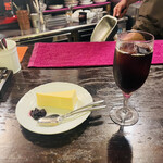 茜屋珈琲店 - アイスコーヒーとチーズケーキ
