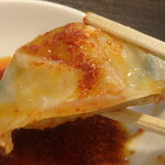 餃子の馬渡 - タレ＆ラー油に絡めて
