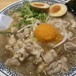 丸源ラーメン - 肉汁で混濁したこのスープがタマラナイ