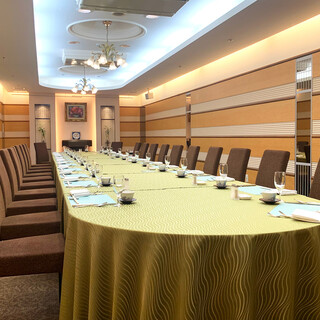 A private room where you can relax and enjoy a dinner to celebrate with your family, relatives, and friends.