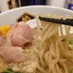 真鯛らーめん麺魚 船橋店 - 中太麺