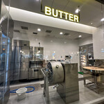 BUTTER 美瑛放牧酪農場 - 通路側でバターを製造