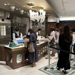 BUTTER 美瑛放牧酪農場 - 焼き菓子コーナーはちょっと内装が豪華