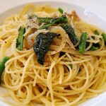 Trattoria&Bar Lucia - 週替わりパスタ:白エビと春菜のアーリオオーリオパスタ