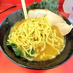 横浜家系ラーメン 宮里家 - 酒井製麺所謹製お好みはカタメだが…