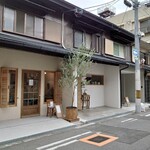 喫茶 tameiki - 外観✨古民家をリノベーションされています。お隣はイタリアン、革屋さん。