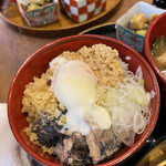 Appare Nippon Taishuumamezara Sakaba Imaya - ひっぱり丼(ご飯、水煮サバ、ひき割り納豆、天かす、温玉、ネギ)