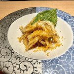 おい河 - 白海老唐揚げ／カラスミかけ