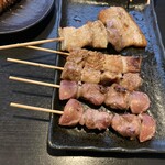 Binchouyaki Torisuke - 焼き鳥５本セットの豚バラ、ダルム、砂ずり