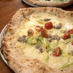 pizzeria da ENZO - 島らっきょとサルシッチャピッツァ