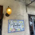 ラッテリア ベベ  カマクラ - お店の入り口横にあるイタリアンなレモンデザイン&陶器の看板がかわいい