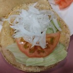 バッファローキング - レタス、トマト、スライスオニオンを乗せて