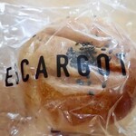 エスカルゴ ベーカリー - 〈北海道あずきのあんパン〉名前からして、こだわりを感じますミャ