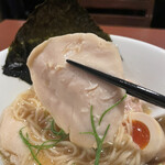 酒肴場 屯 - シャモロックのムネ肉もしっとり