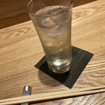 Sushi Asahi - ペアリングのコース、乾杯の一杯はサービス　イチローズモルトをチョイス。