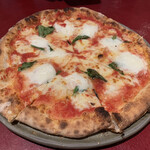 PIZZERIA La locanda del pittoria - ●マルゲリータブッファラ　2640円
                