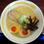 一世風靡 - 2013年7月30日(火)　とんこつ塩(600円)＋煮たまご(50円)