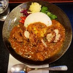 Mikaku Tengoku Tamaya - スパイスカレー 900円　唐揚げトッピング 220円